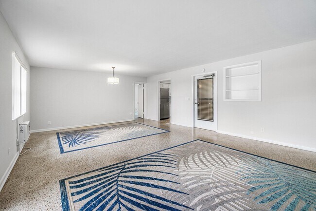 Building Photo - 5615 N Ocean Blvd