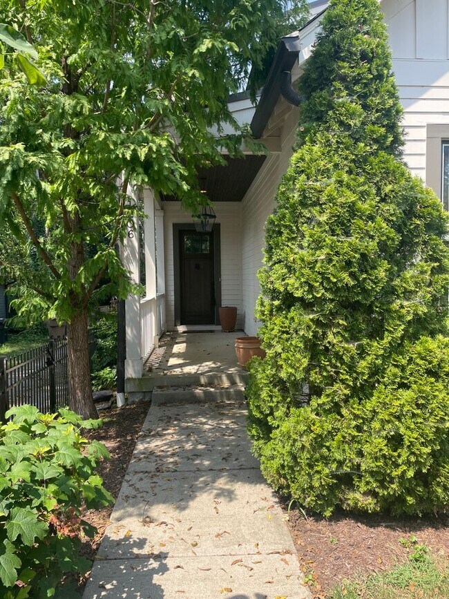 Building Photo - 1206 Chapel Ave