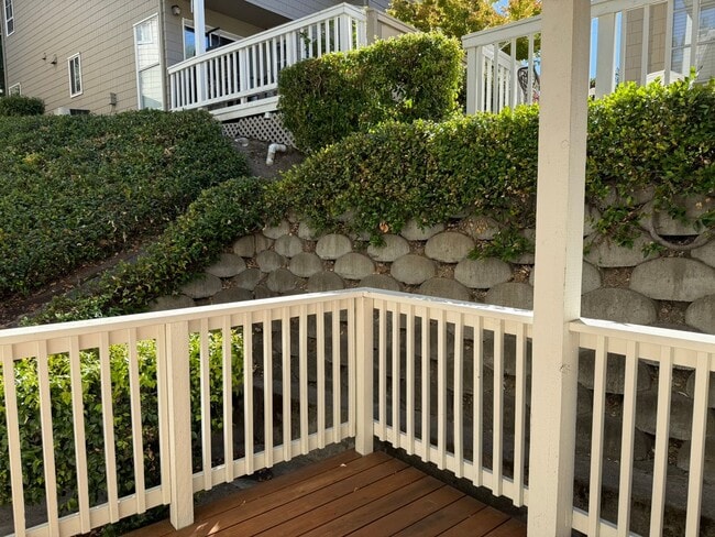 Building Photo - Beautiful 3-Bedroom Condo with Private Out...