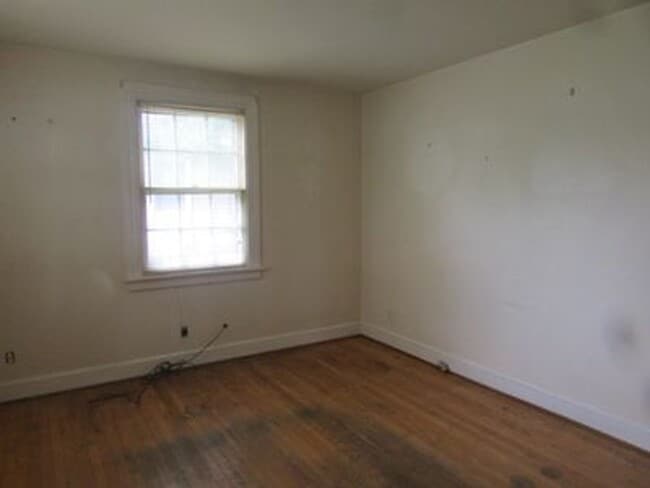 Building Photo - 2210 Shirleydale Ave
