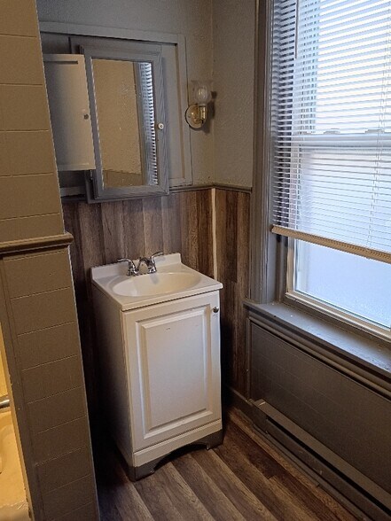 Building Photo - 734 Lehman St