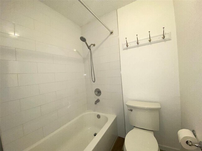 Building Photo - 9618 Sugar Hill Dr