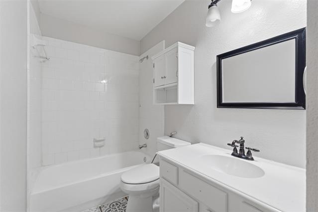 Building Photo - 1202 Defford Ln