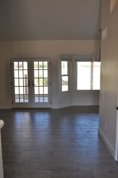 Building Photo - 10795 N 109th St