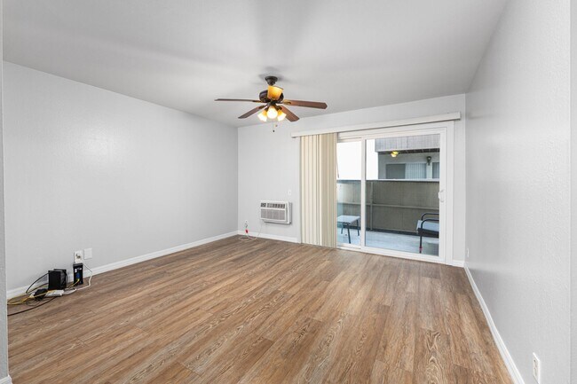 Building Photo - 1341 Caminito Gabaldon