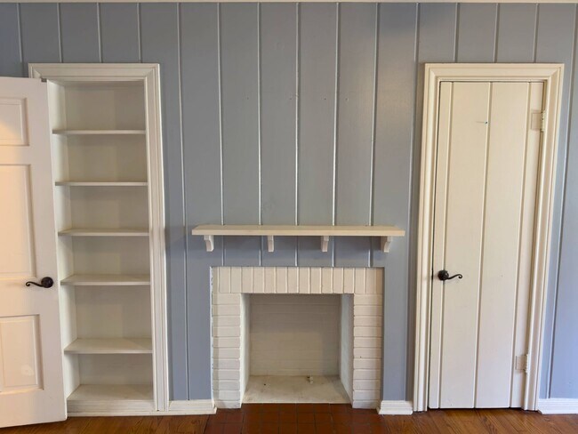 Building Photo - Adorable 3 bed 2 bath home in Brook Village!