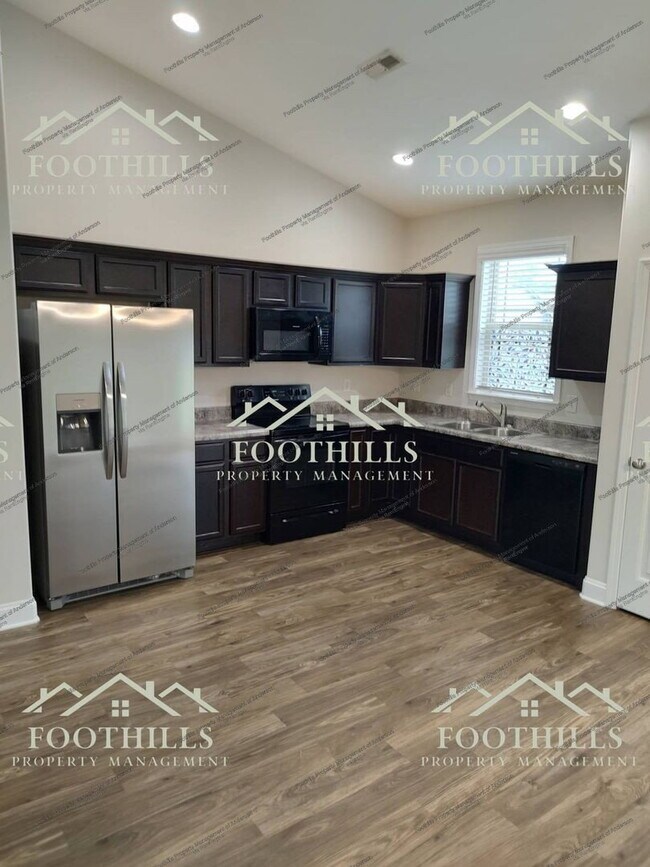 Building Photo - 155 Norfolk Cir