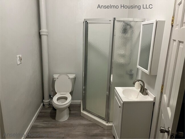 Bathroom - 508 Jasper St