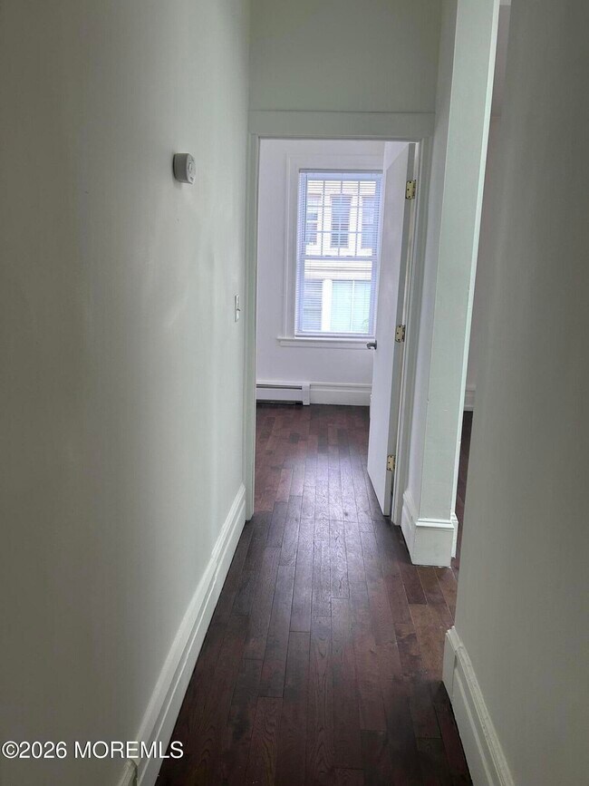 Building Photo - 513 Bangs Ave
