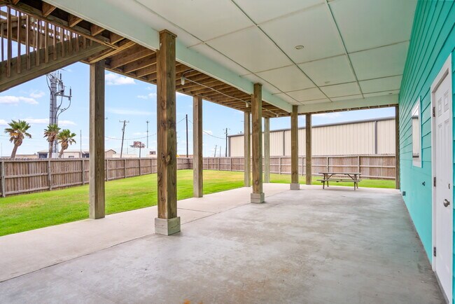 Building Photo - 100 Port Isabel St