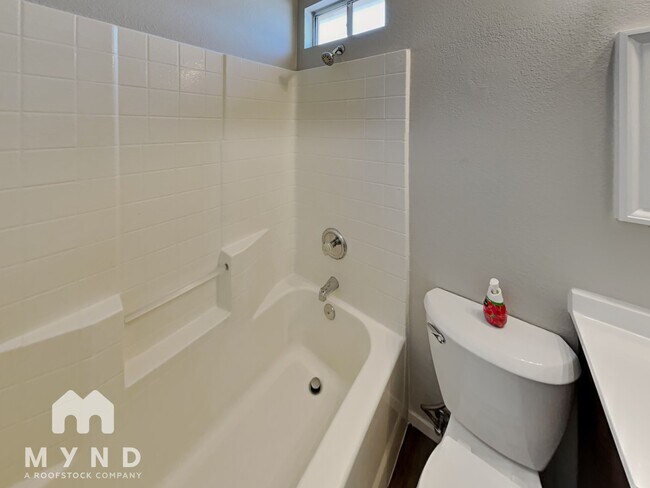 Building Photo - 1527 Cane Hill Dr