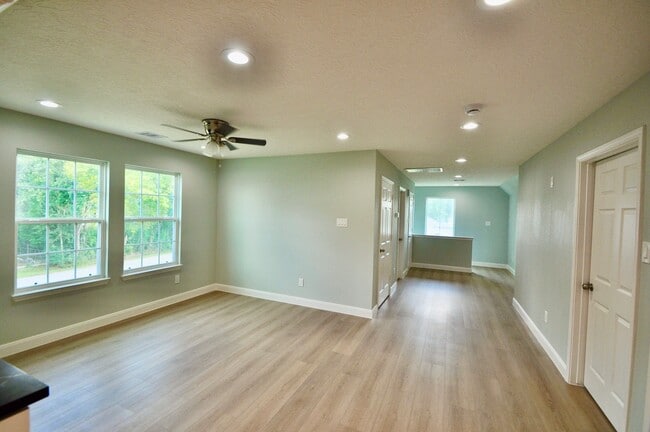 Building Photo - 111 Big Deer Dr