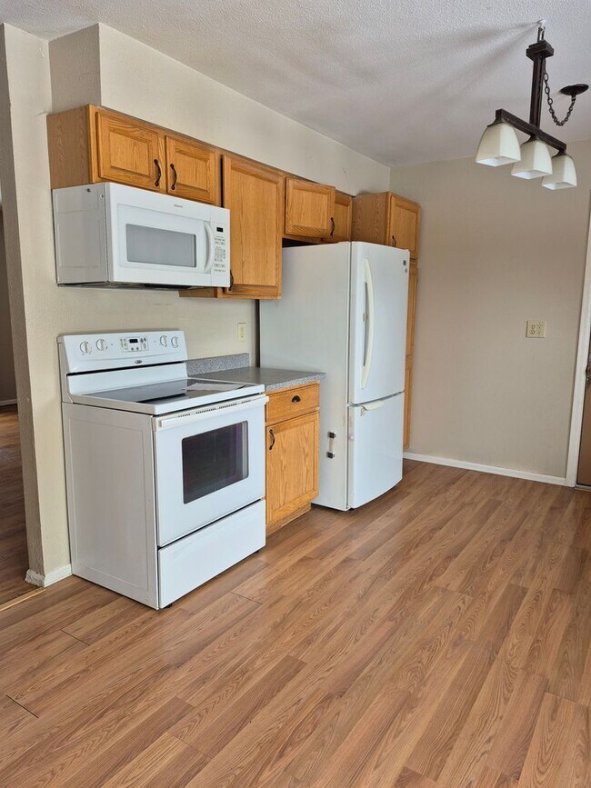 Building Photo - Charming home with garage & big back yard| Morrison, CO
