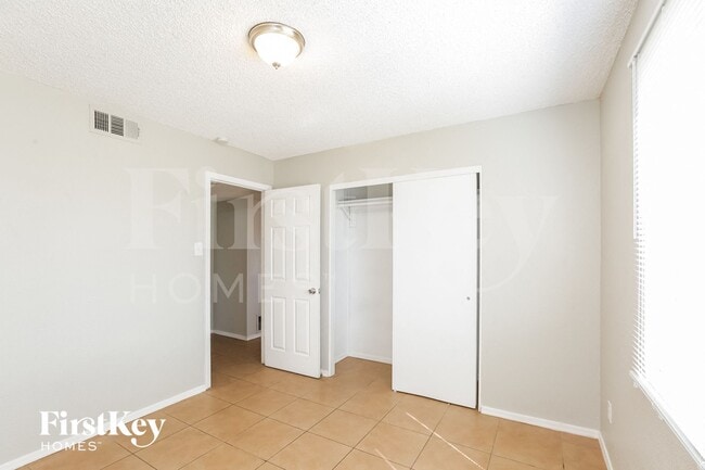 Building Photo - 5214 S 44th Pl