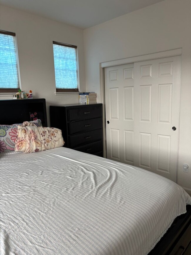 Building Photo - Pittsburg 4 bd, 2.5 ba charming home in excellent location!