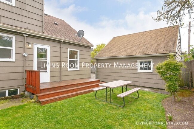 Building Photo - 3231 NE Alberta St