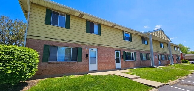 Building Photo - Butler Township: Spacious 2 bedroom/1.5 Ba...