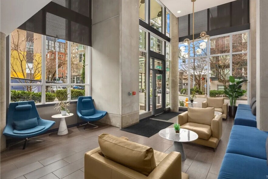 Building Photo - 81 Clay St