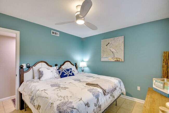 Building Photo - 3800 Saxon Dr