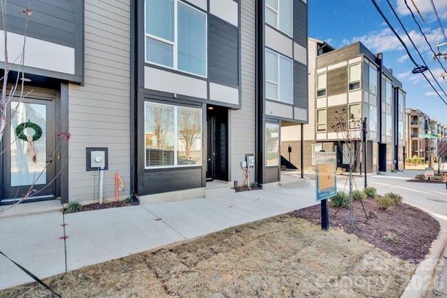 Building Photo - 113 Verbena St