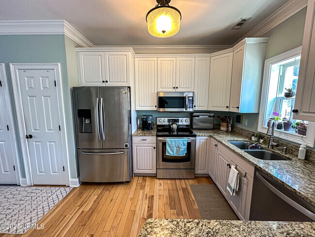 Building Photo - 1 Palmetto Breeze Cir
