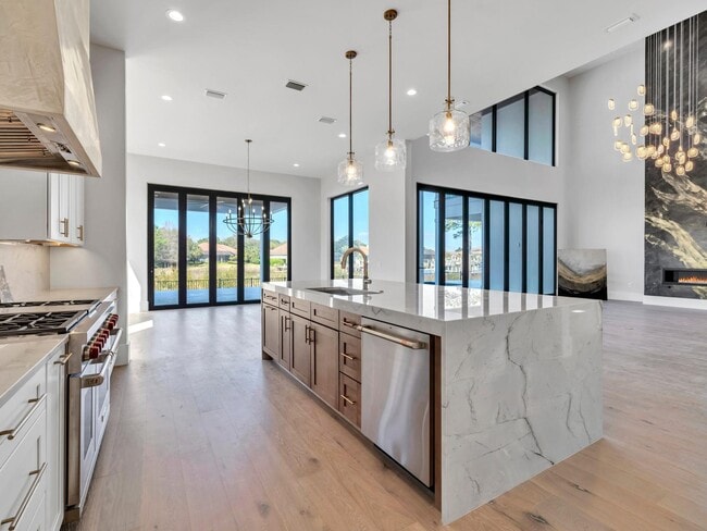 Building Photo - 330 Kelly Plantation Dr