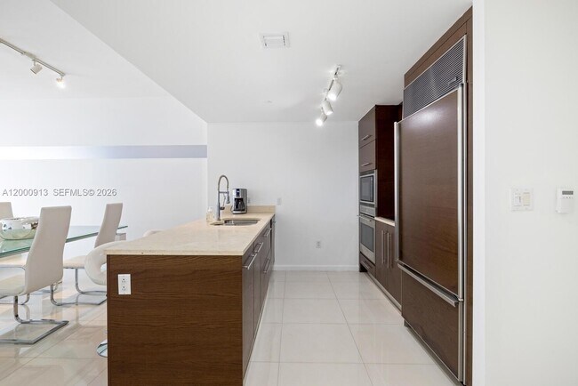 Building Photo - 475 Brickell Ave