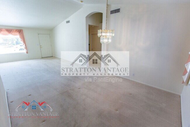 Building Photo - 10864 E Lindner Ave