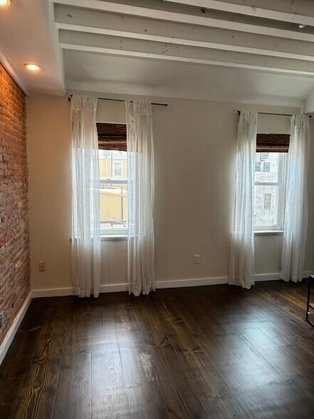 Building Photo - 1617 Olive St