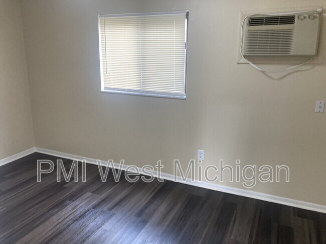 Building Photo - 6063 In the Pines Dr SE