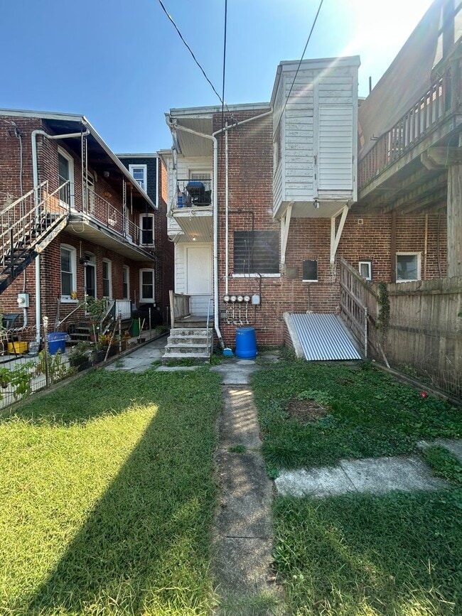 Building Photo - 727 Linden Ave