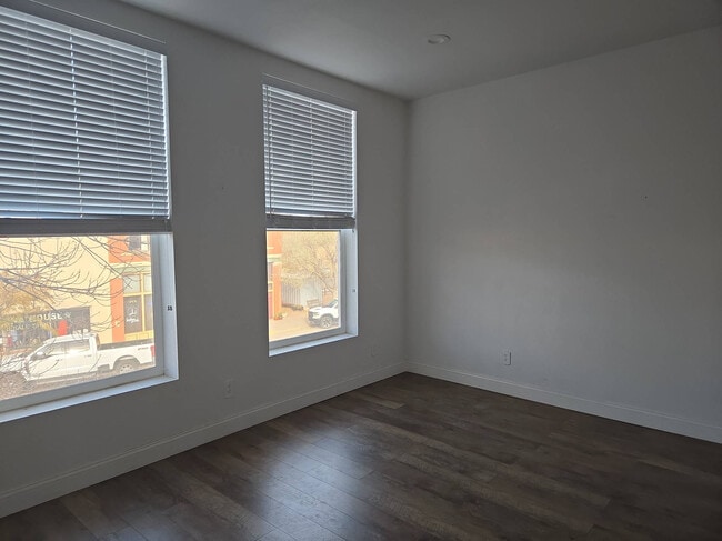 Building Photo - 124 E Main St