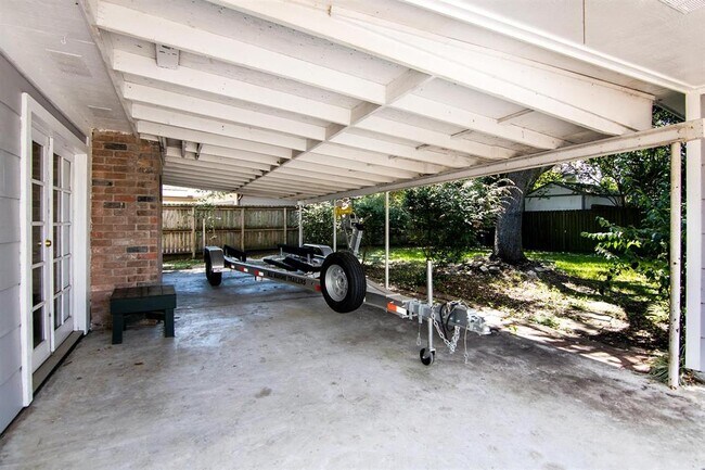 Building Photo - 505 Heathgate Dr