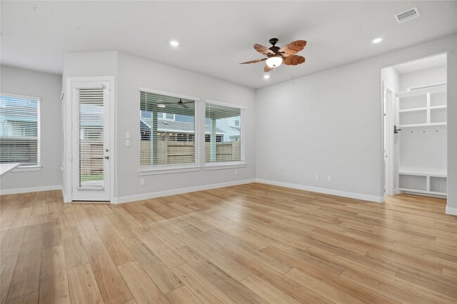 Building Photo - 719 Sandy Bay Ln