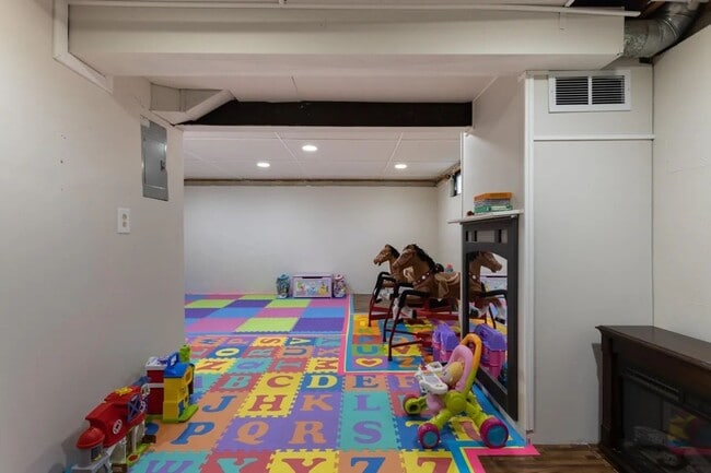 Building Photo - Click the “Apply Now” button or email wapmrentals@gmail.com for a prompt response.