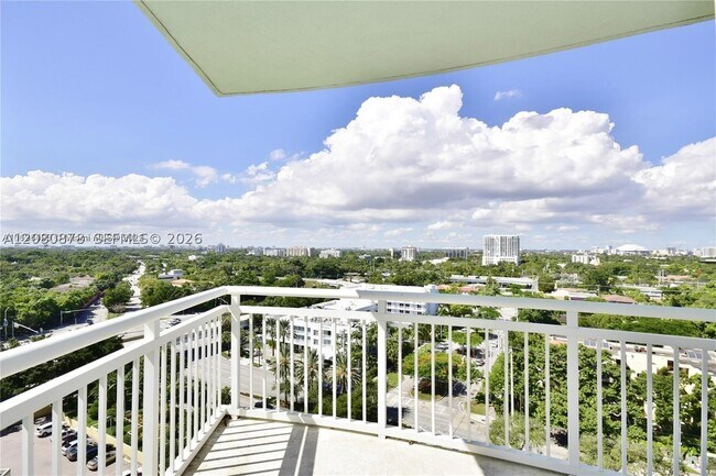 Building Photo - 2475 Brickell Ave