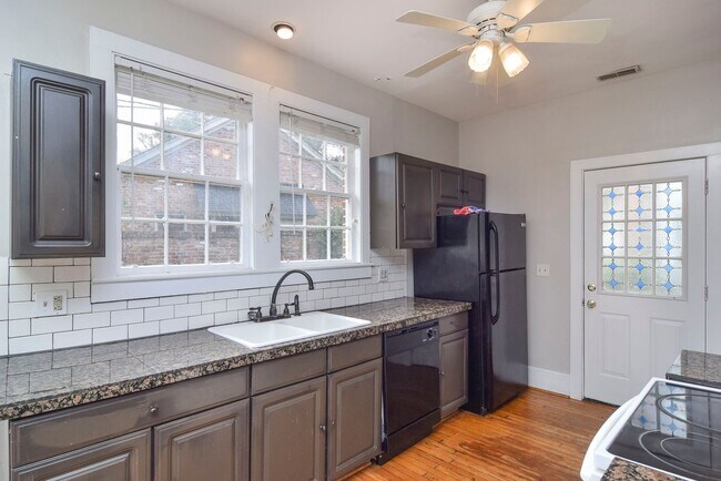 Building Photo - Charming 3 Bedroom Home in Desirable Heath...