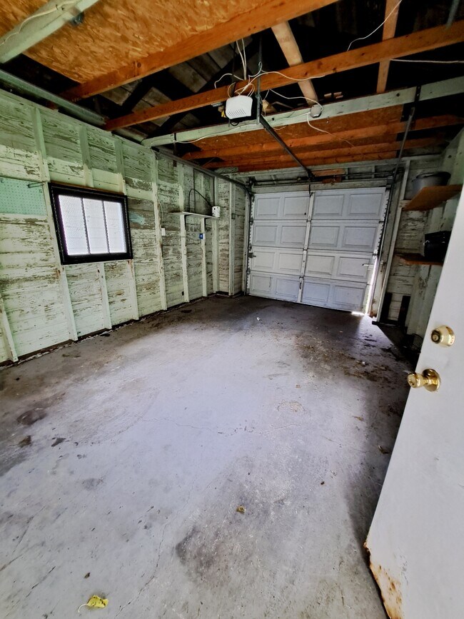 Building Photo - 244 E Siebenthaler Ave