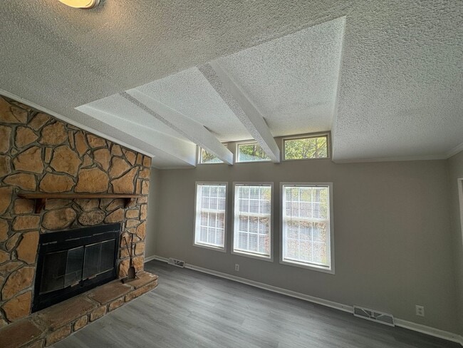 Building Photo - 236 Kue Pass