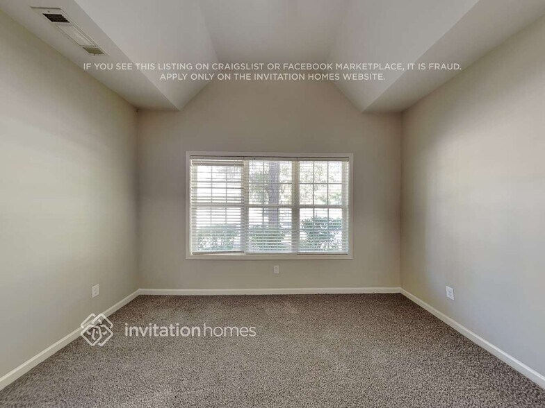 Building Photo - 2420 Freemont St