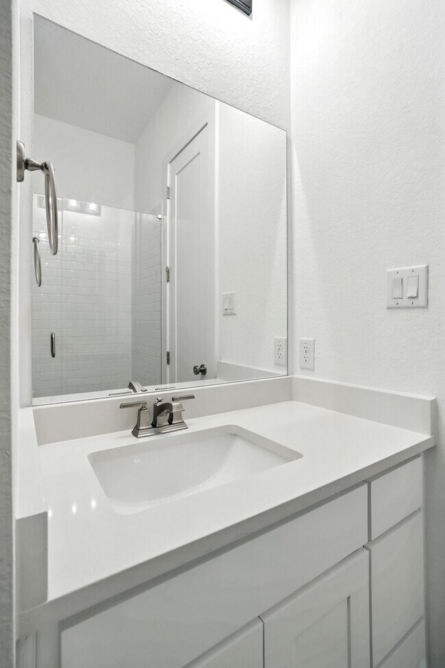 Building Photo - 220 Corazon