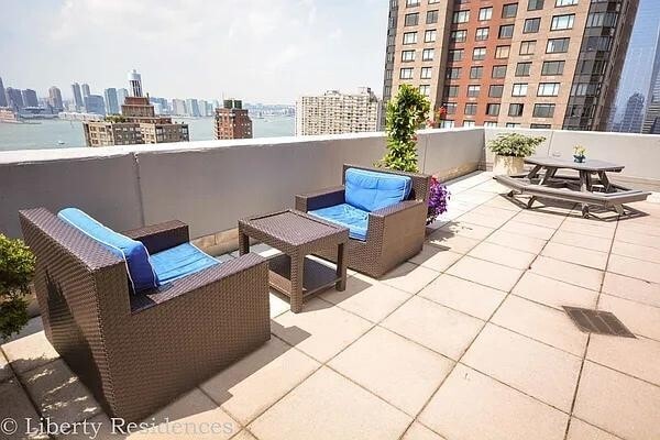 Building Photo - 99 Battery Pl