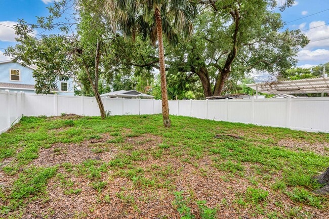 Building Photo - Charming 3-Bedroom Home with Renovated Int...