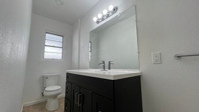Building Photo - 573 S Calle Palo Fierro