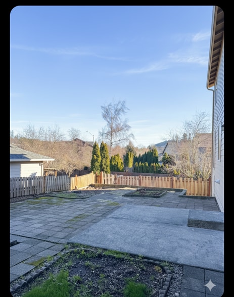 Building Photo - 3437 SW 2nd St