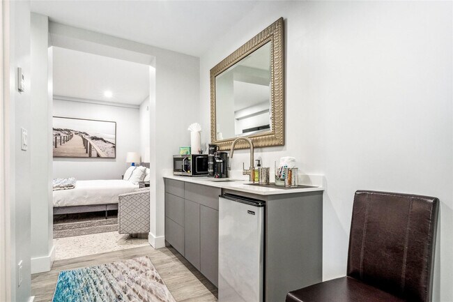 Building Photo - 2523 Castilla Isle