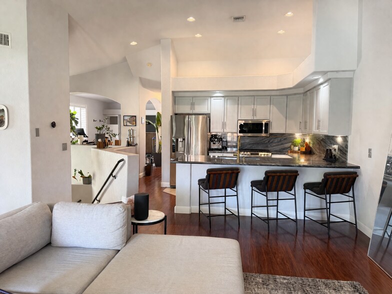 Building Photo - 7629 Valley Green Dr