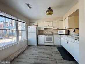 Building Photo - 3633 McDowell Ct