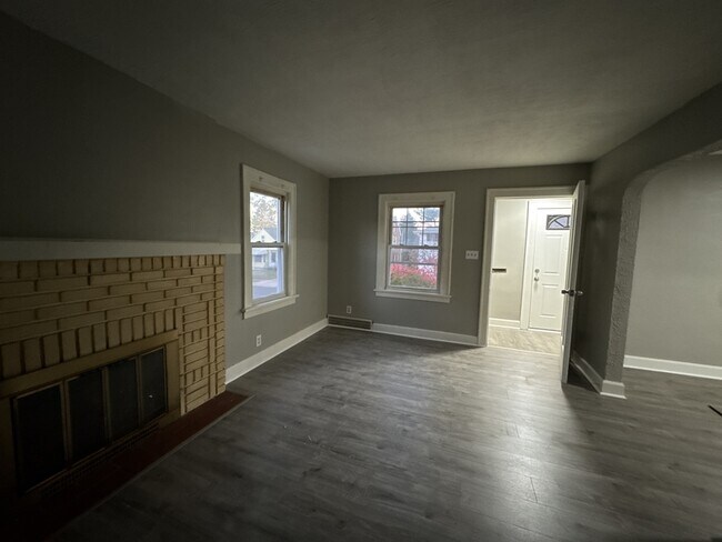 Building Photo - 11104 Lincoln Ave