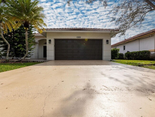 Building Photo - 16894 Crestview Ln